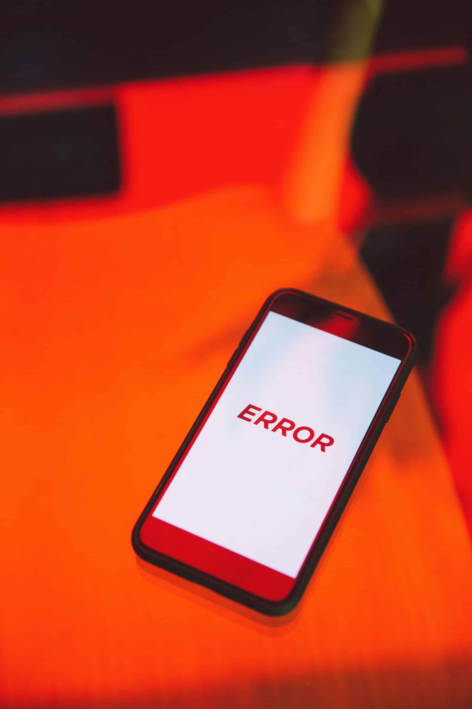 صورة تعبر عن أهم مشاكل الهاتف وهي الذاكرة الممتلئة